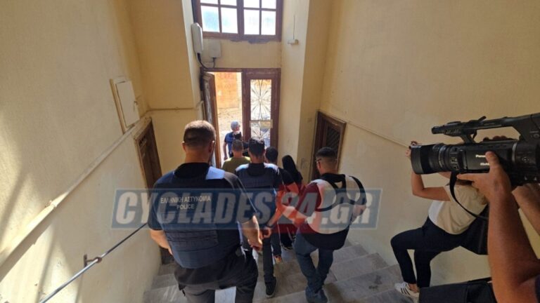 Σύρος: Δεν ασκήθηκαν διώξεις για τη δολοφονία της 41χρονης – Υπό φρούρηση παραμένει το σπίτι του ζευγαριού