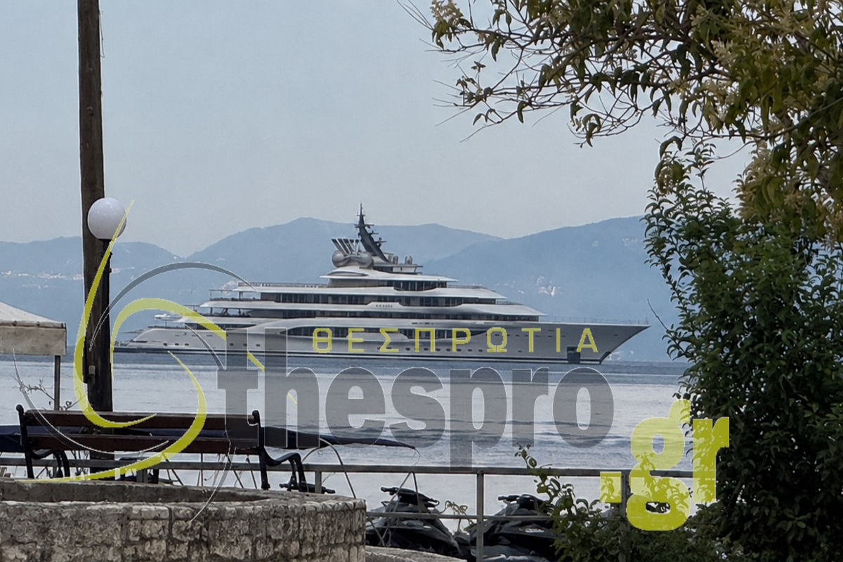 Δύο πλωτά «παλάτια» εντυπωσίασαν στα Σύβοτα – Εθεάθη το mega yacht του ιδιοκτήτη της Μάντσεστερ Σίτι σεΐχη Μανσούρ, αξίας 600 εκατ. δολαρίων