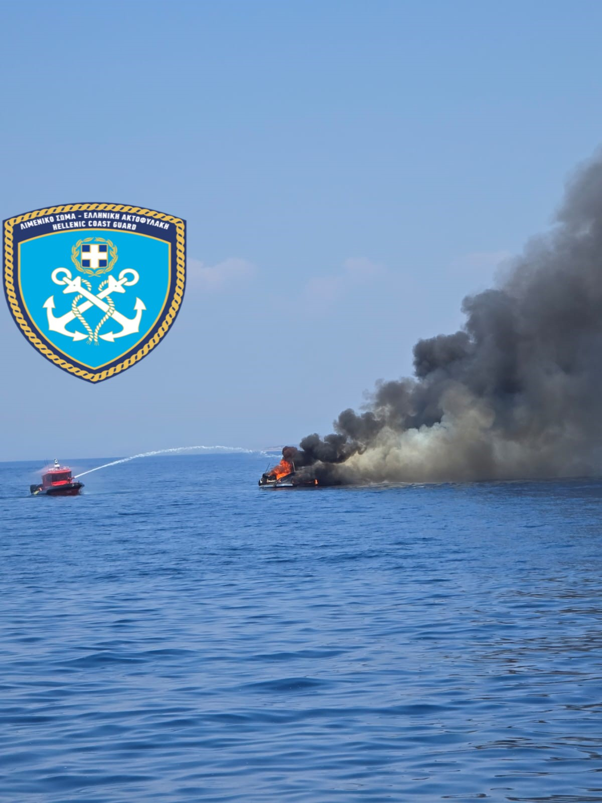 Φωτιά σε σκάφος στη Βουλιαγμένη / Λιμενικό Σώμα