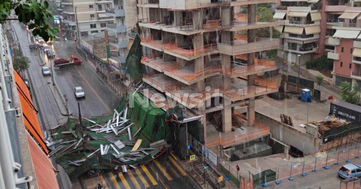 Πειραιάς: «Έχασα τις αισθήσεις μου, όταν συνήλθα, πανικοβλήθηκα» λέει ο οδηγός της μηχανής που τραυματίστηκε από σκαλωσιά