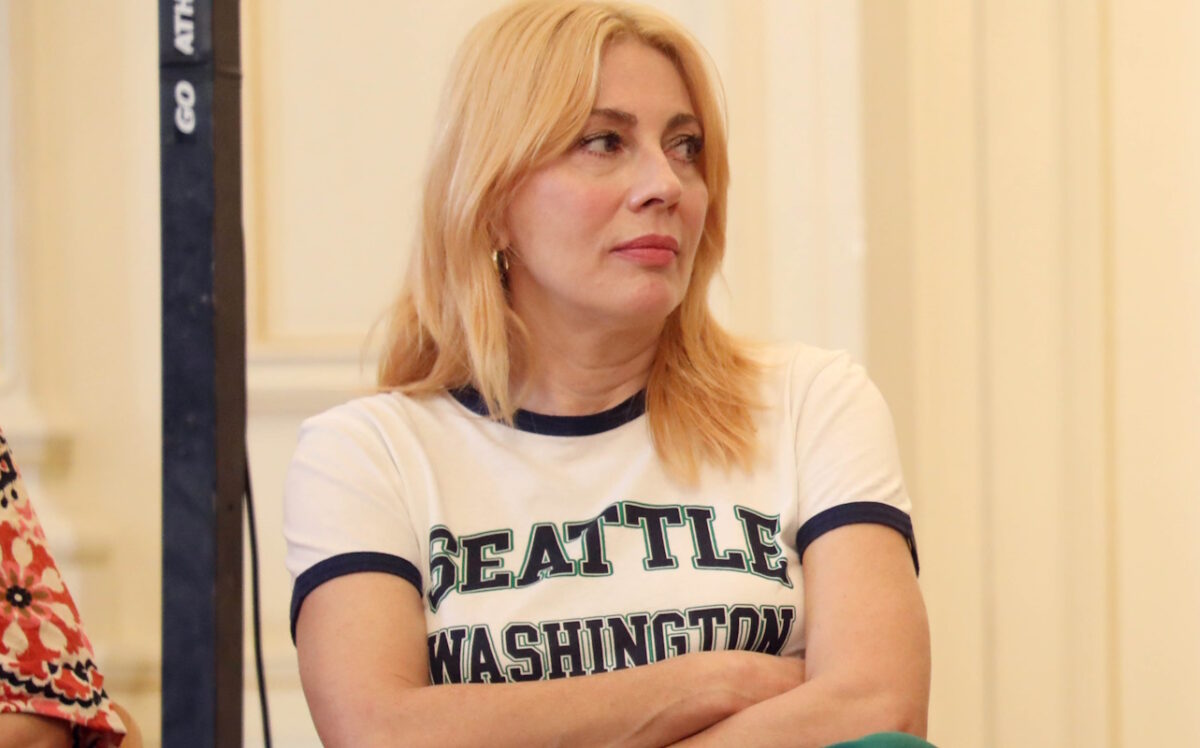 Σμαράγδα Καρύδη: Ο Θοδωρής Αθερίδης με ώθησε να ασχοληθώ με τη σκηνοθεσία, έμαθα κοντά του να φοβάμαι λιγότερο