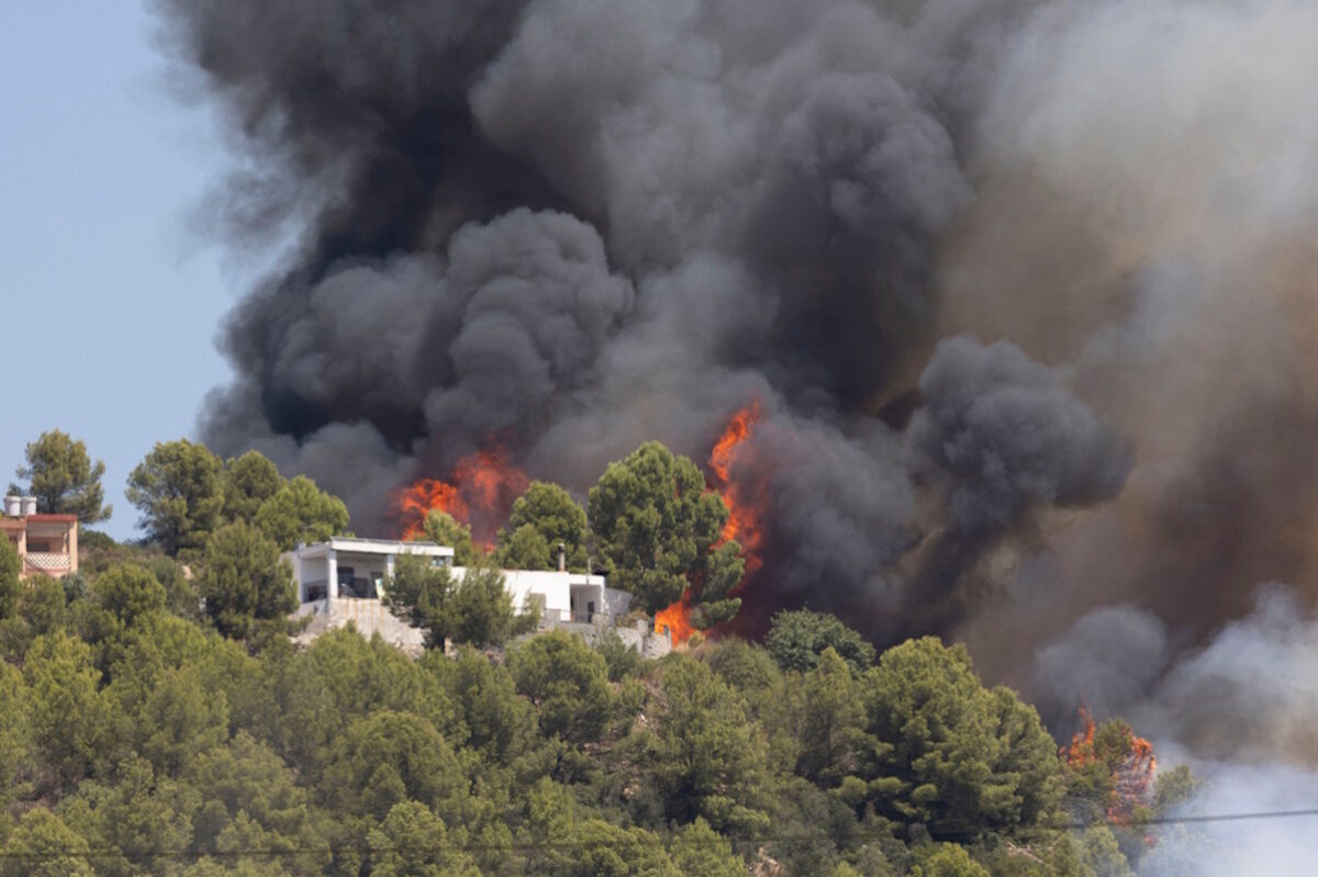 Κόλαση φωτιάς σε Γαλλία και Ισπανία: Πάνω από 500.000 άνθρωποι εγκατέλειψαν τα σπίτια τους - Σκληρή μάχη για να σωθεί το Μπορντό