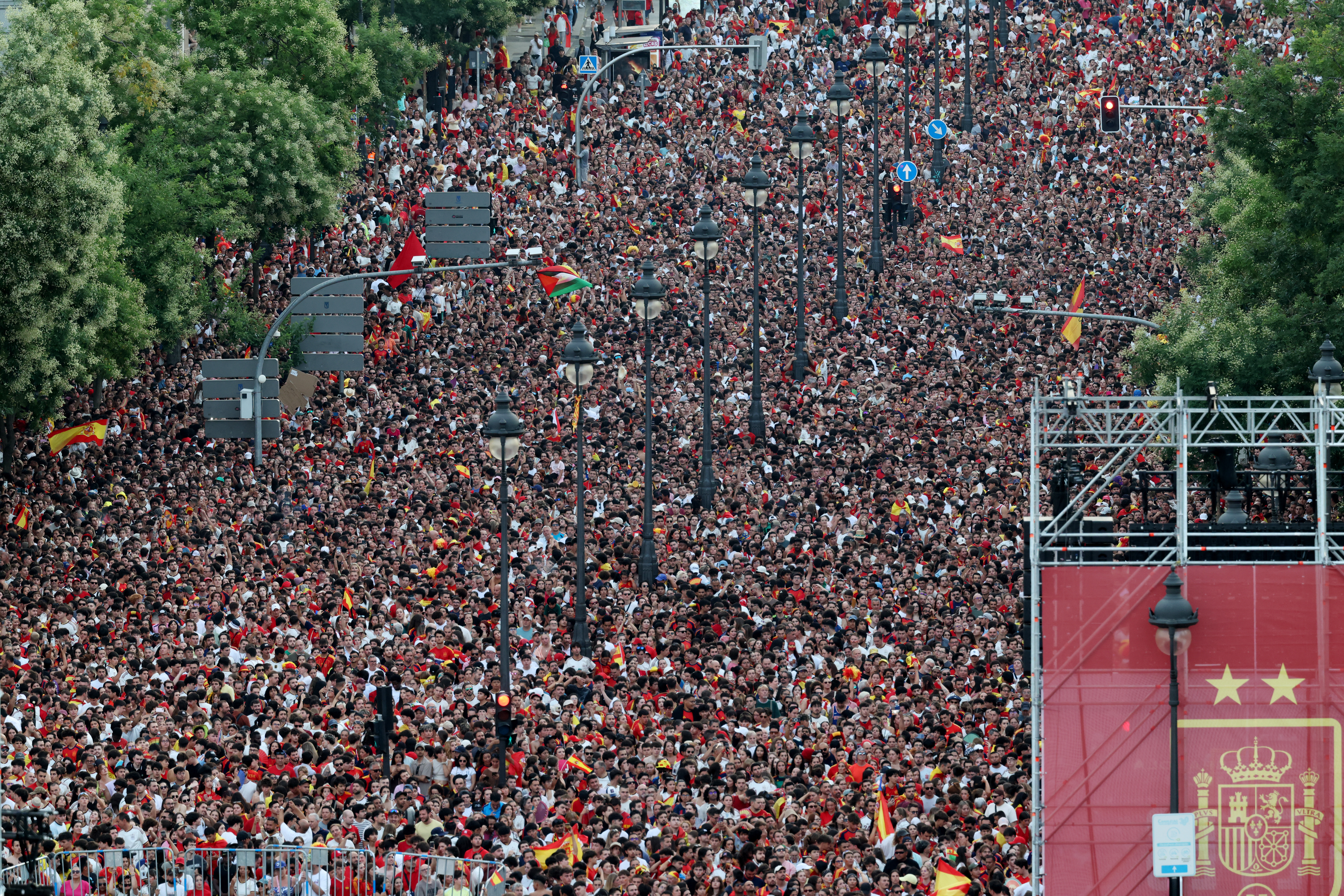 Soccer Football - FIFA World Cup 2026 - Spain Victory Parade - Madrid, Spain - July 20, 2026 Spain fans gather at Cibeles Square in Madrid during the victory parade as they celebrate after winning the World Cup REUTERS