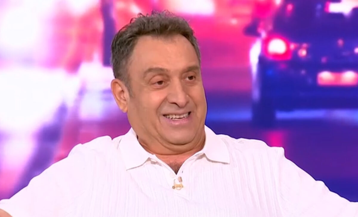 Πάνος Σταθακόπουλος: Ήθελα να γίνω παπάς, δεν μετάνιωσα γιατί στο επάγγελμα που είμαι έχω κάνει και παπάδες