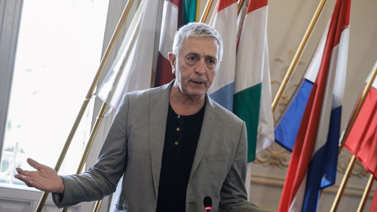 Ο Στέλιος Κούλογλου
