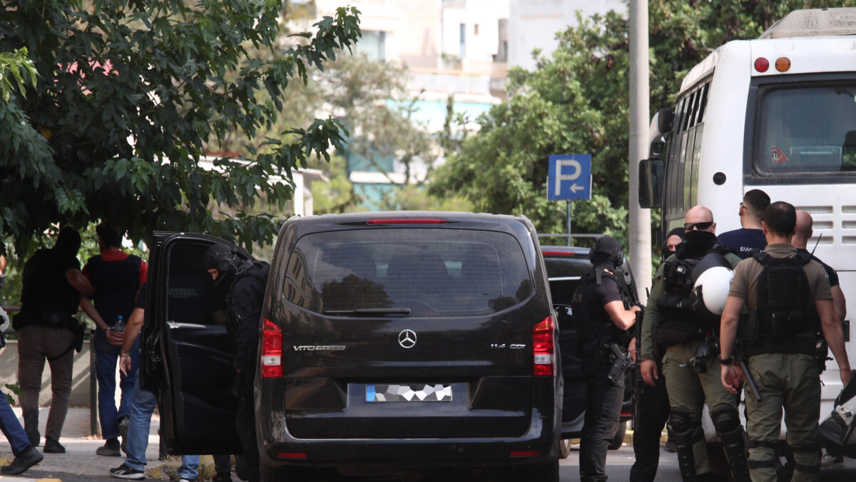 Η μεταφορά των συλληφθέντων στα δικαστήρια