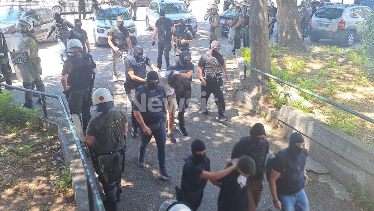 Θεσσαλονίκη: Στα δικαστήρια οι συλληφθέντες για την δολοφονία της Βάγιας Νέστορα - Ισχυρές αστυνομικές δυνάμεις στο σημείο