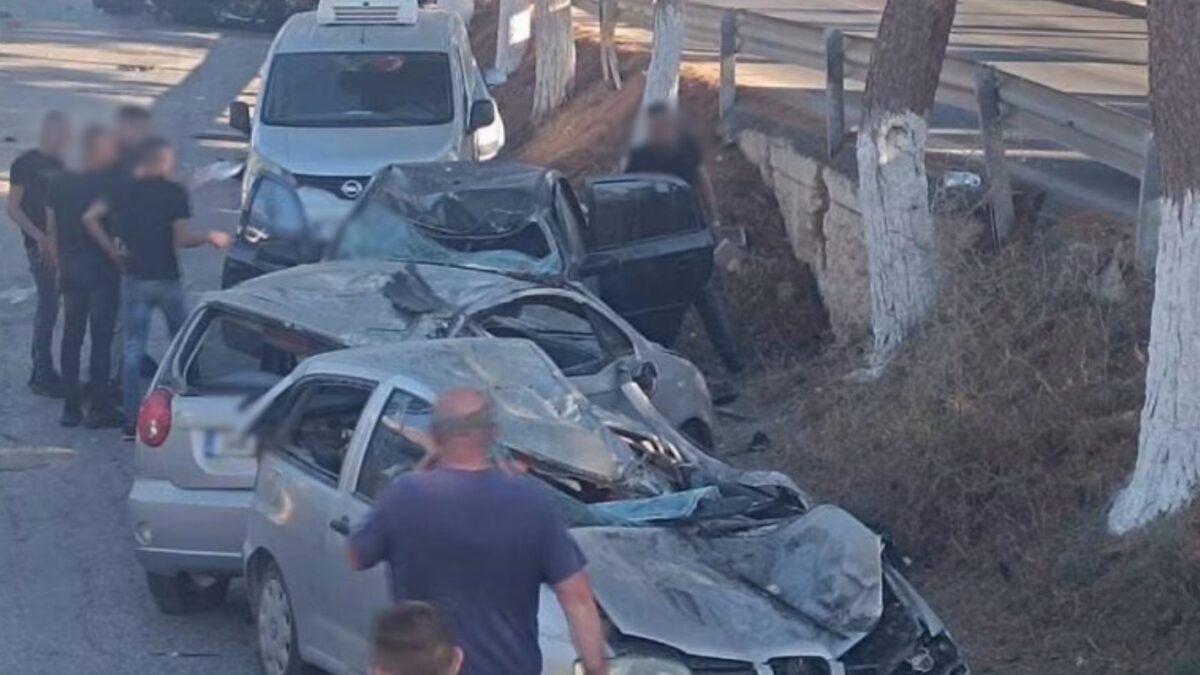 Μεθυσμένος τουρίστας στο Ηράκλειο διέλυσε με το τζιπ 3 αυτοκίνητα και τούμπαρε στη μέση του δρόμου