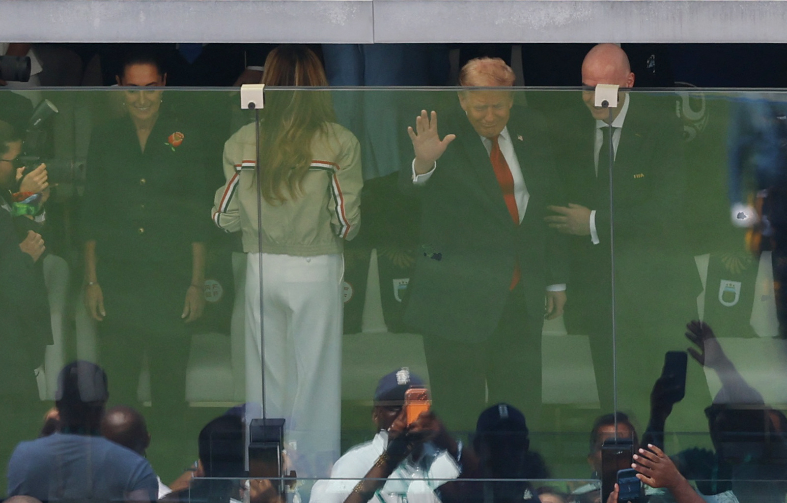 FIFA World Cup 2026 – Final – Spain v Argentina Soccer Football - FIFA World Cup 2026 - Final - Spain v Argentina - New York/New Jersey Stadium, East Rutherford, New Jersey, U.S. - July 19, 2026 Mexico President Claudia Sheinbaum, U.S. President Donald Trump and FIFA President Gianni Infantino in the stands before the match REUTERS/Carlos Barria