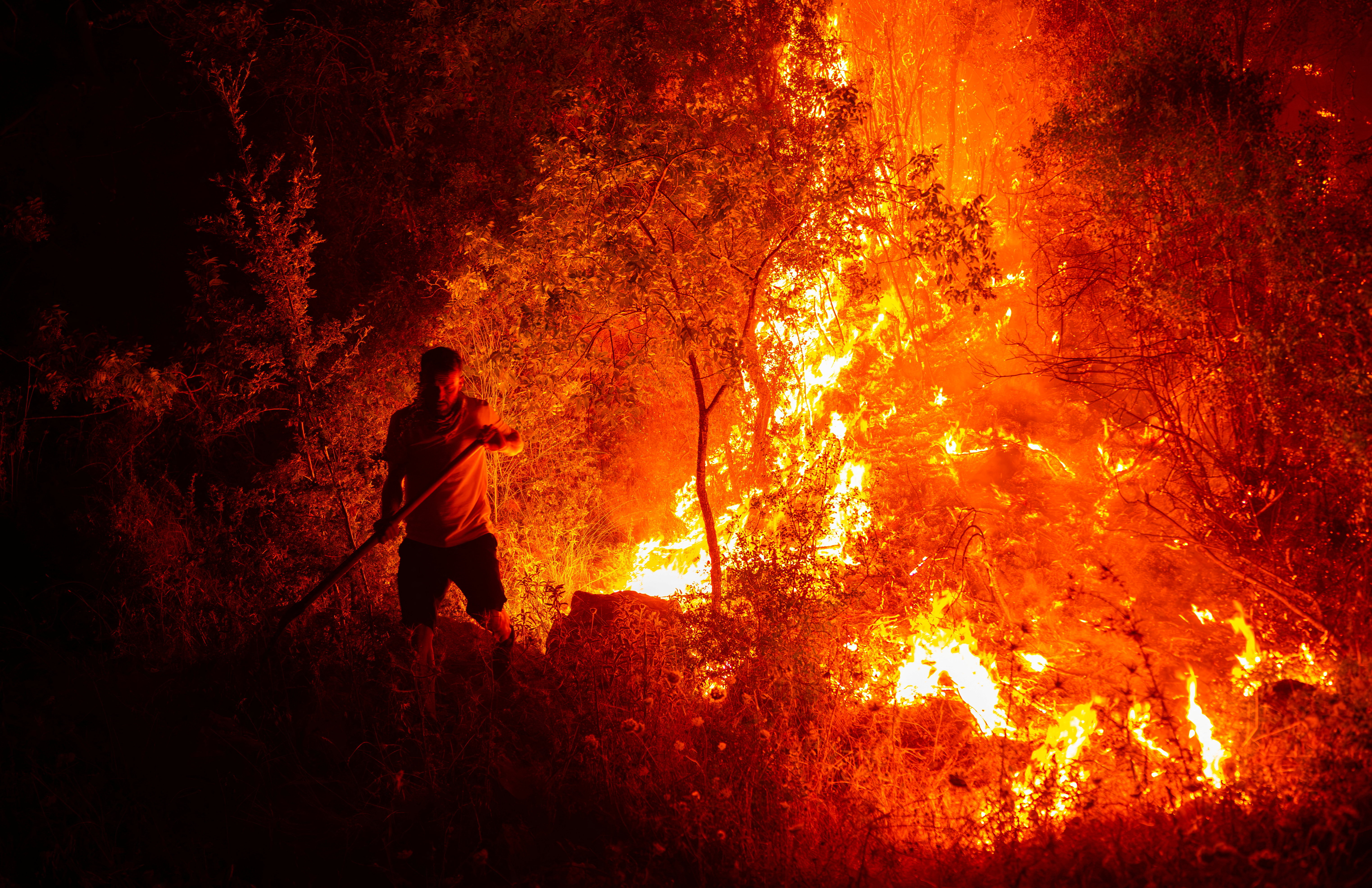 Μάχη με τις φωτιές στην Τουρκία δίνουν 3.500 πυροσβέστες σε πολλαπλά μέτωπα - Πνέουν ισχυροί άνεμοι