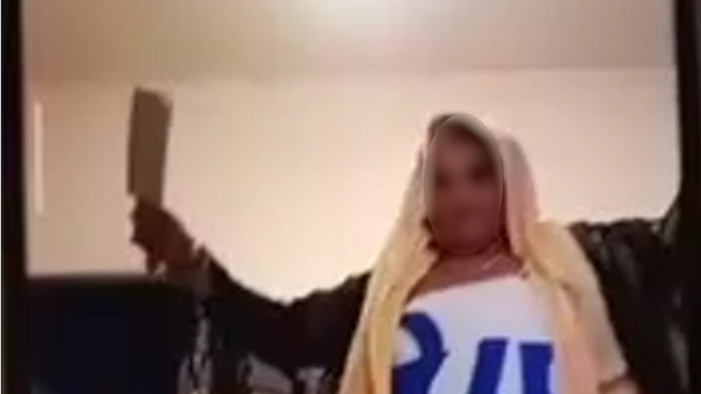 Η γυναίκα με τον μπαλτά