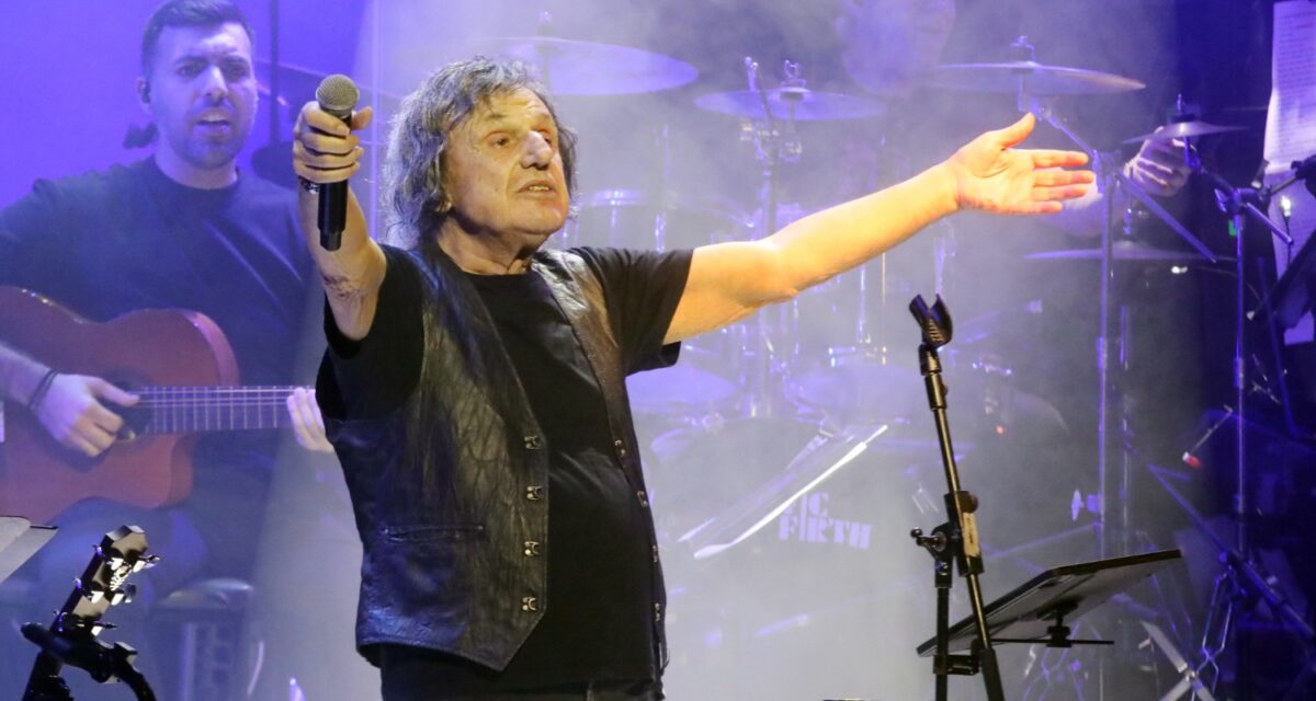 Ο Βασίλης Παπακωνσταντίνου