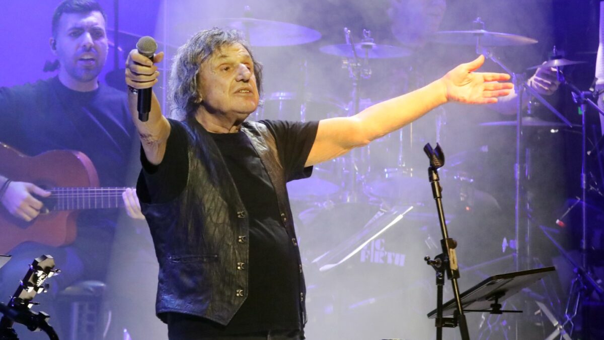 Ο Βασίλης Παπακωνσταντίνου