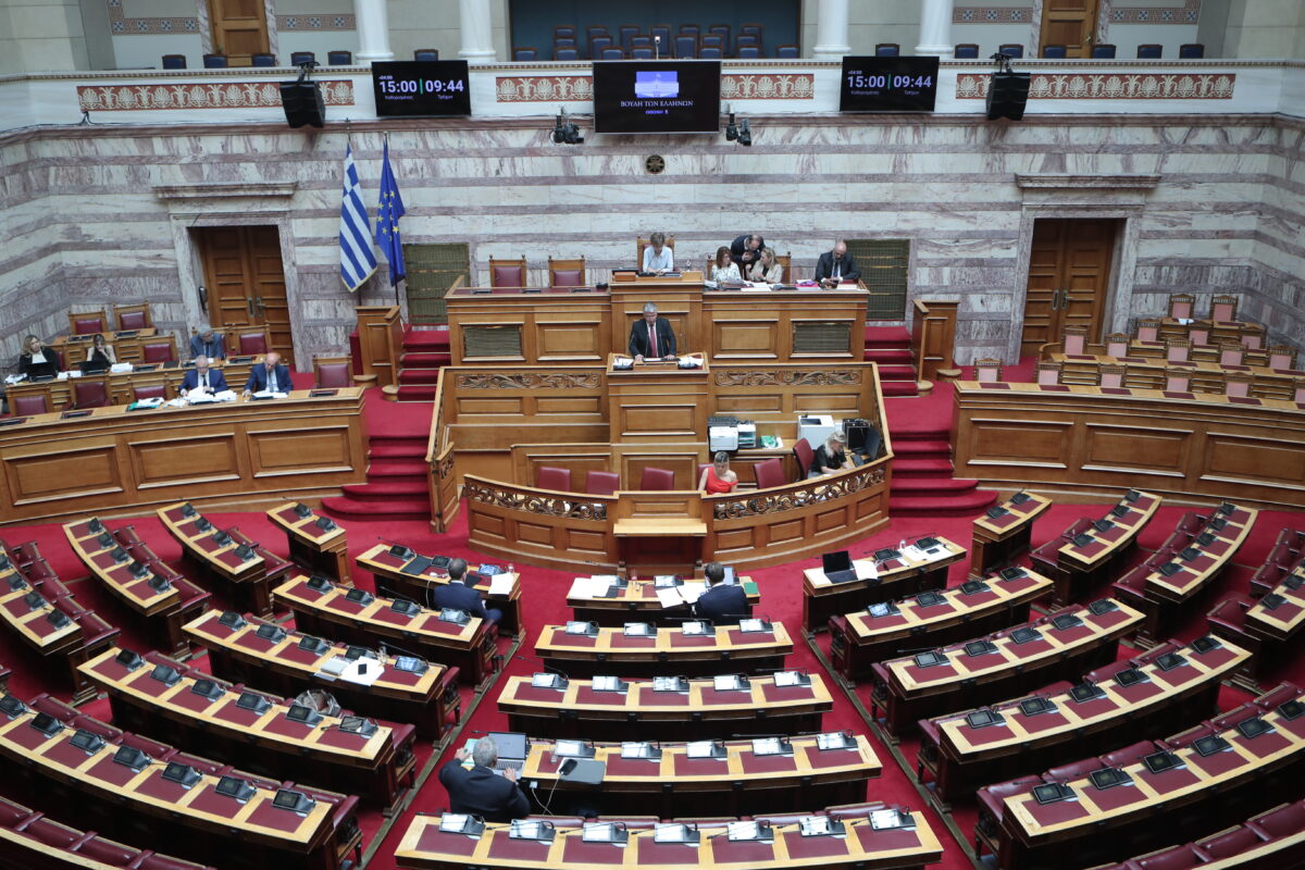 Συνταγματική Αναθεώρηση: Νέες «γαλάζιες» διαφοροποιήσεις για το ασυμβίβαστο υπουργού και βουλευτή