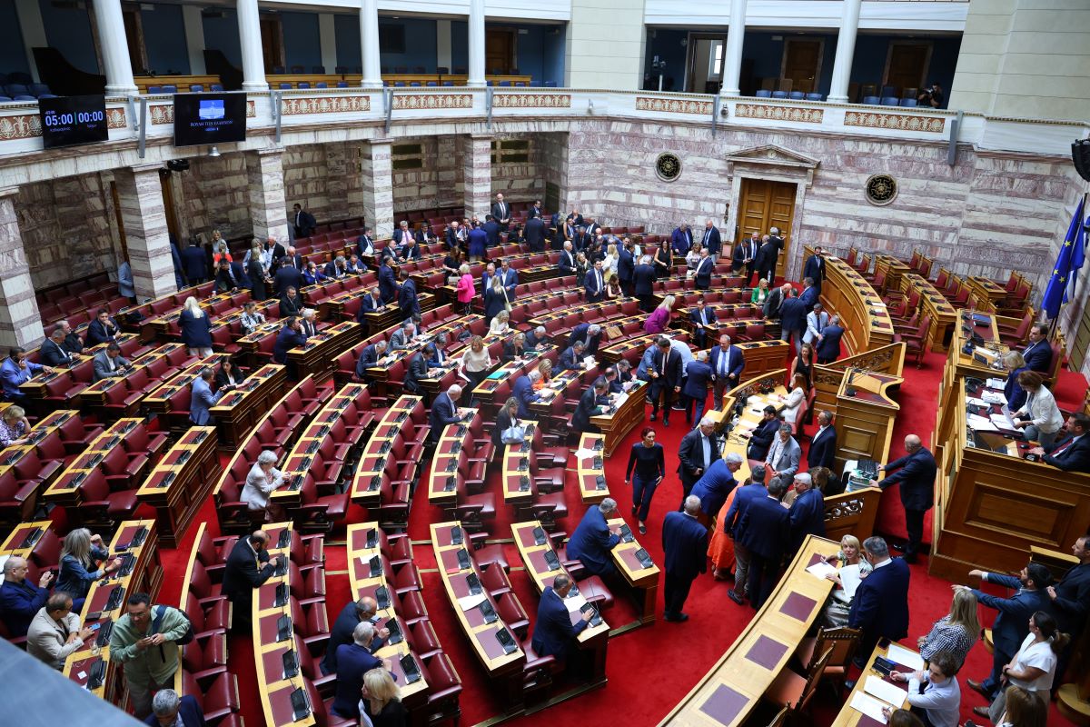 Βουλή: Σε εξέλιξη η ψηφοφορία για τα 33 άρθρα της Συνταγματικής Αναθεώρησης