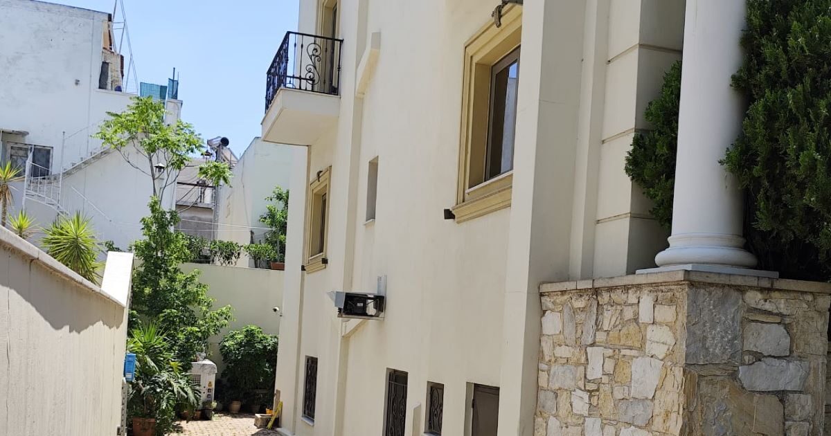 Χαλάνδρι: Εγκεφαλικά νεκρός ο 17χρονος που έπεσε από μπαλκόνι ξενοδοχείου – Είχε αγοράσει αλκοόλ με πλαστό δίπλωμα