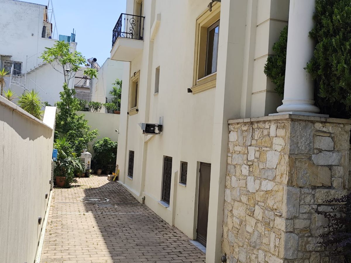 Πτώση 17χρονου από μπαλκόνι ξενοδοχείου στο Χαλάνδρι