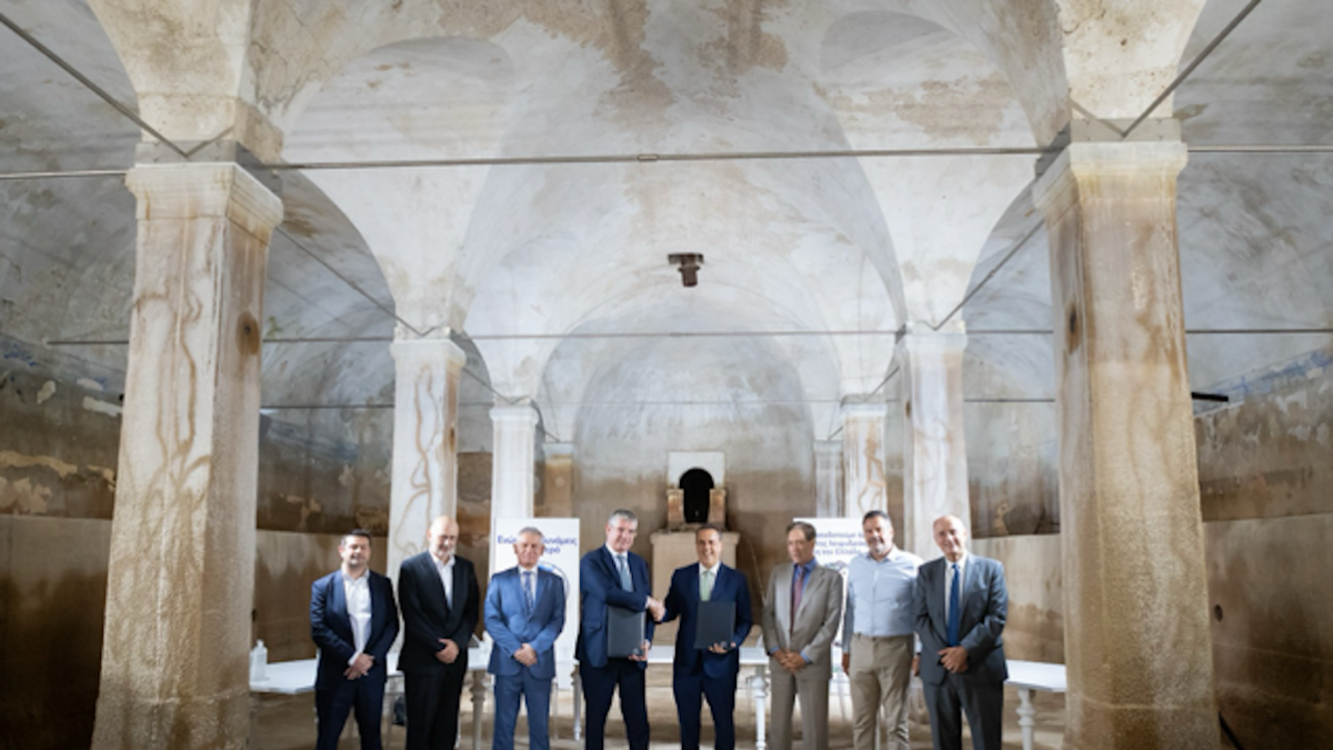 ΥΠΕΝ: Συμφωνία συνεργασίας με ΕΤΕπ για προώθηση επενδύσεων – Αφετηρία τα έργα σε ενέργεια και νερό