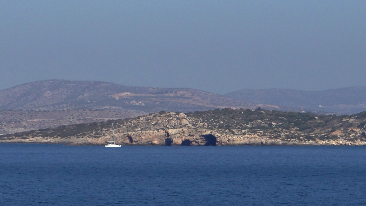 Φλέβες: Το άγνωστο νησί απέναντι από τη Βουλιαγμένη που βρέθηκε ξανά στο επίκεντρο