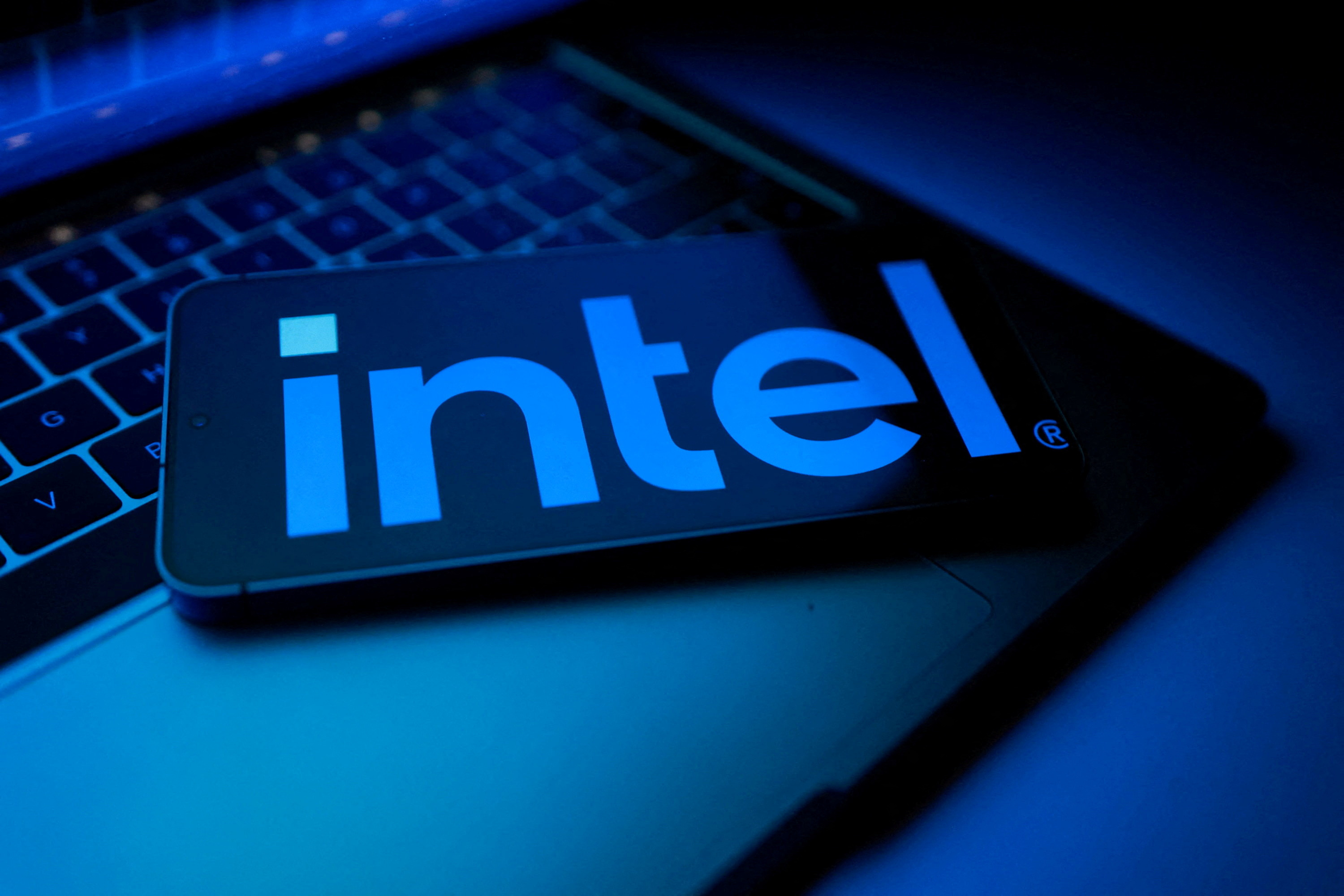 Η Intel πουλά μετοχές αξίας 15 δισ. δολαρίων – Οι επόμενες κινήσεις για την ΑΙ