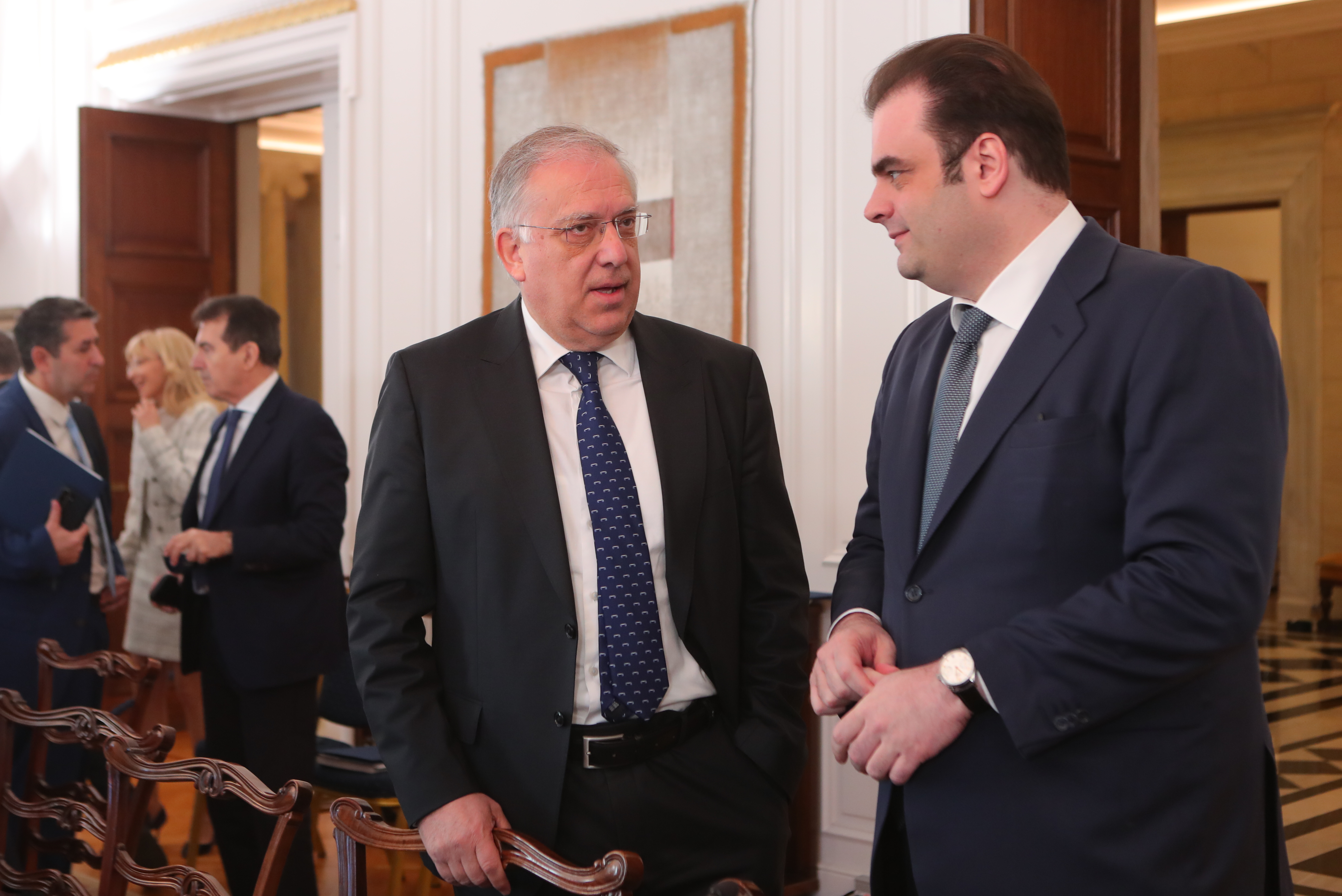 Συνάντηση Θεοδωρικάκου – Πιερρακάκη για μέτρα ενίσχυσης του εισοδήματος