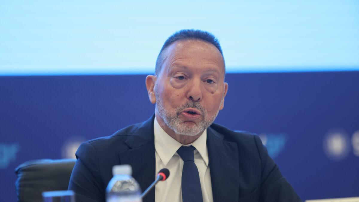 Ο Πρόεδρος της Δημοκρατίας Κωνσταντίνος Αν. Τασούλας στο Κέντρο Τύπου της Γενικής Γραμματείας Επικοινωνίας και Ενημέρωσης για να παραστεί και να απευθύνει χαιρετισμό στην επίσημη αποδοχή της δωρεάς της Δημοσιογραφικής Βιβλιοθήκης της οικογένειας Βοβολίνη. Τετάρτη 8 Ιουλίου 2026