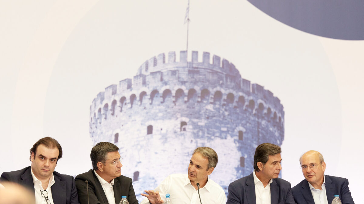 Διαδοχικές συναντήσεις του Πρωθυπουργού Κυριάκου Μητσοτάκη με εκπροσώπους παραγωγικών και επιστημονικών φορέων της Βόρειας Ελλάδας, καθώς και Δημάρχους της Κεντρικής Μακεδονίας, της Ανατολικής Μακεδονίας και Θράκης και της Δυτικής Μακεδονίας, ενόψει της 90ής Διεθνούς Έκθεσης Θεσσαλονίκης. Πέμπτη 27 Αυγούστου 2026
