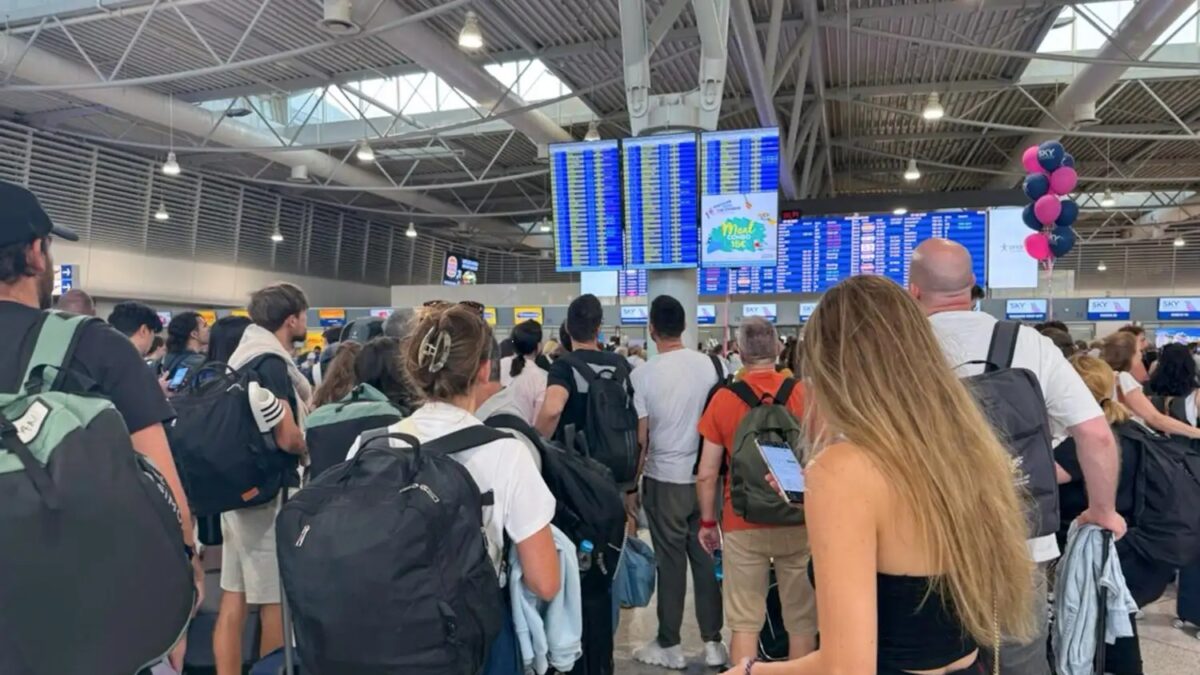 Επιβάτες στο Αεροδρόμιο «Ελευθέριος Βενιζέλος»