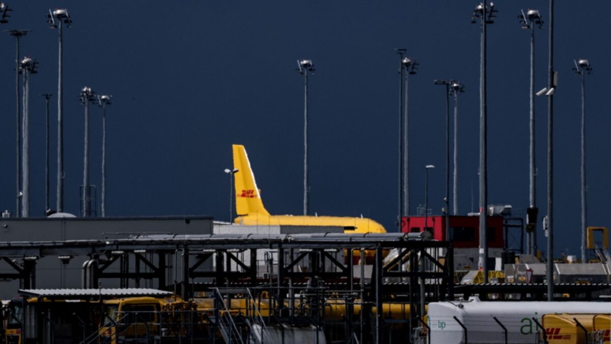 Γερμανία: Αεροσκάφος cargo συγκρούστηκε με άγνωστο αντικείμενο κοντά στο αεροδρόμιο της Λειψίας