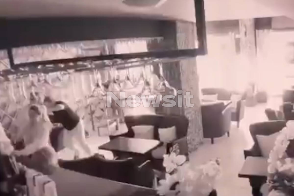 Αγιος Παντελεήμονας: Βίντεο ντοκουμέντο από τη στιγμή της επίθεσης με μολότοφ στην καφετέρια - «Δεν με έχει απειλήσει κανένας, δεν το περίμενα», λέει ο ιδιοκτήτης