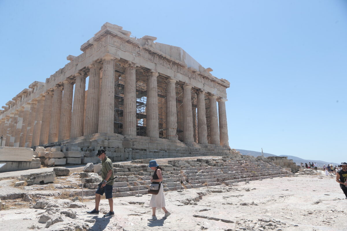 Από τις τουαλέτες στα πωλητήρια: Μέτωπο της ΕΛ.Α.Σ. για την Ακρόπολη