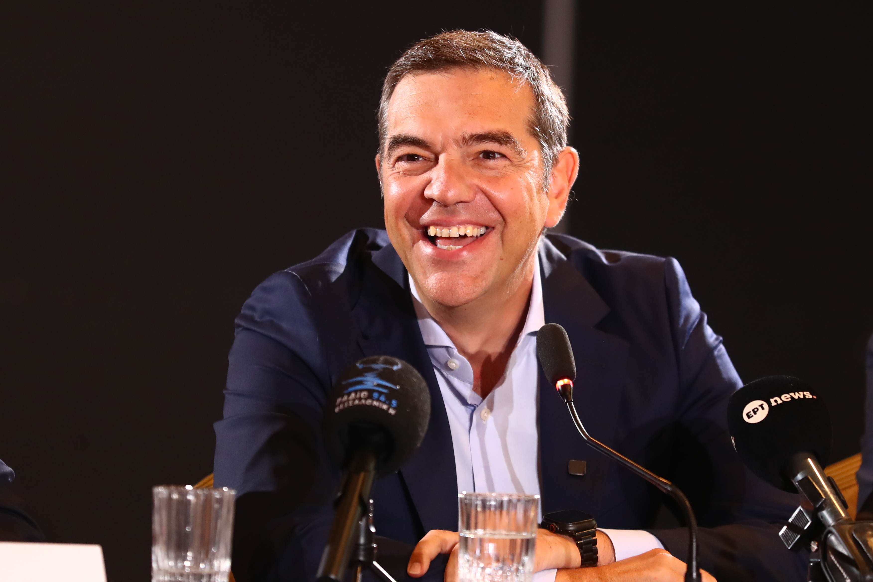 Unfair Τσίπρα: «Έδειξε» τον Κυριάκο Μητσοτάκη ως υπεύθυνο για τον τραυματισμό του Κωνσταντέλια