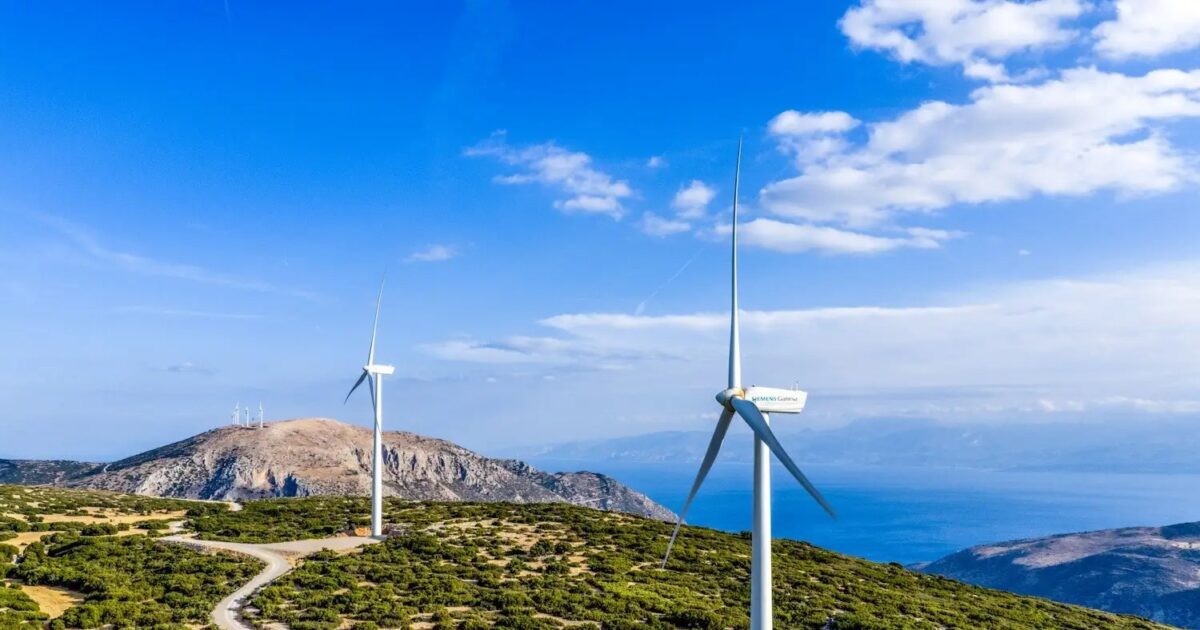 Την πλήρη υπογειοποίηση των ηλεκτρικών γραμμών που συνδέουν αιολικά πάρκα σε ευαίσθητες περιοχές θα εισηγηθεί η ΡΑΑΕΥ