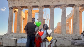 Ο Γιάννης Αντετοκούνμπο με την οικογένειά του στην Ακρόπολη