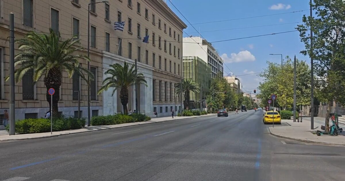 Η Αθήνα αδειάζει, τα πλοία και τα νησιά γεμίζουν – Σε ρυθμούς Δεκαπενταύγουστου η πρωτεύουσα