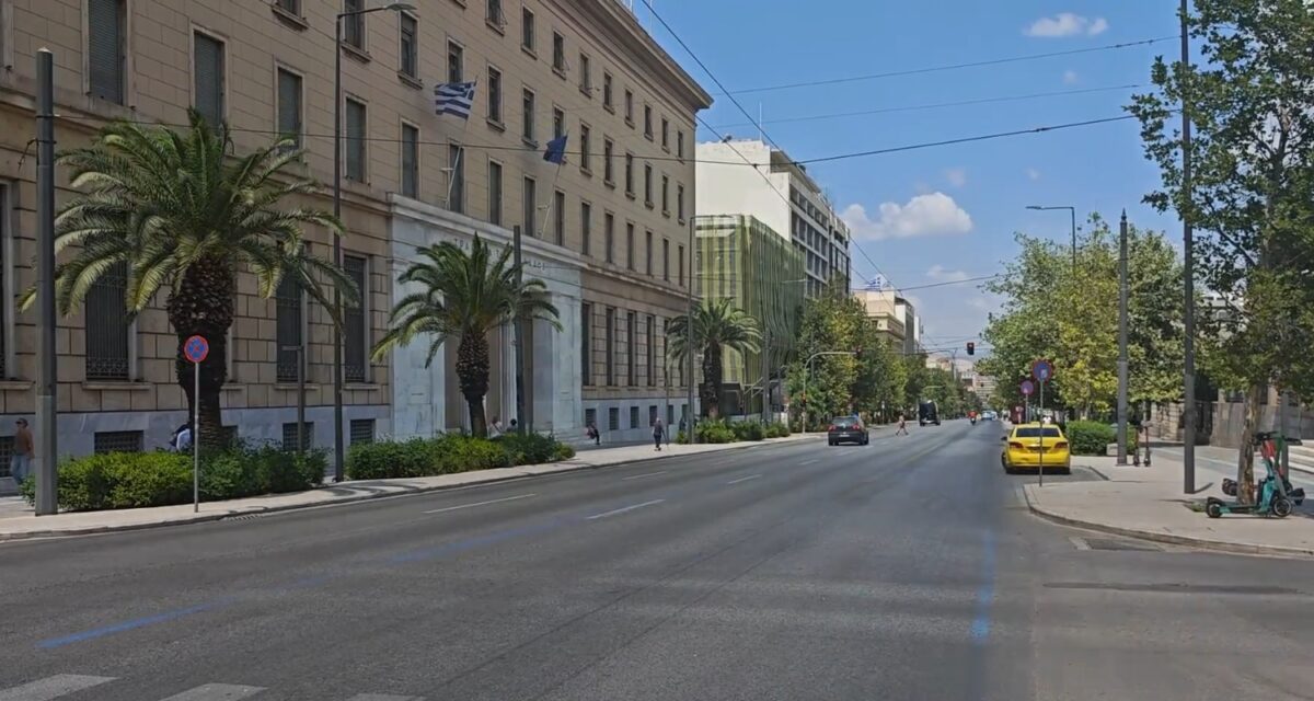 Η Αθήνα αδειάζει, τα πλοία γεμάτα - Σε ρυθμούς Δεκαπενταύγουστου η πρωτεύουσα