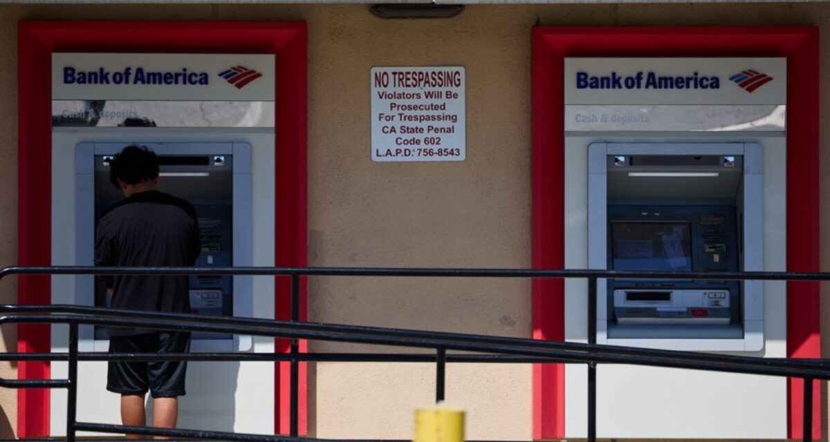 Bank of America: Η Gen Z καταναλώνει περισσότερο και αποταμιεύει λιγότερο