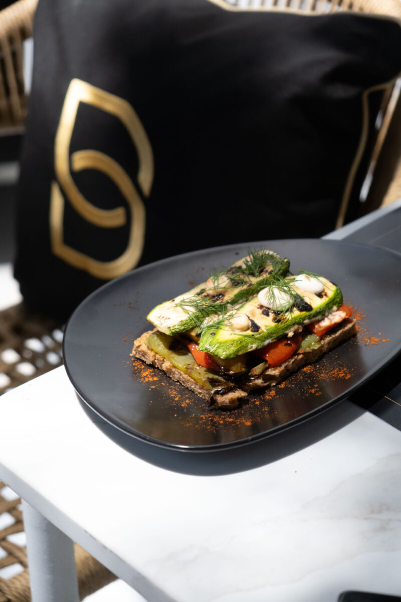 bruschetta vegan three colours peppers oil balsamic