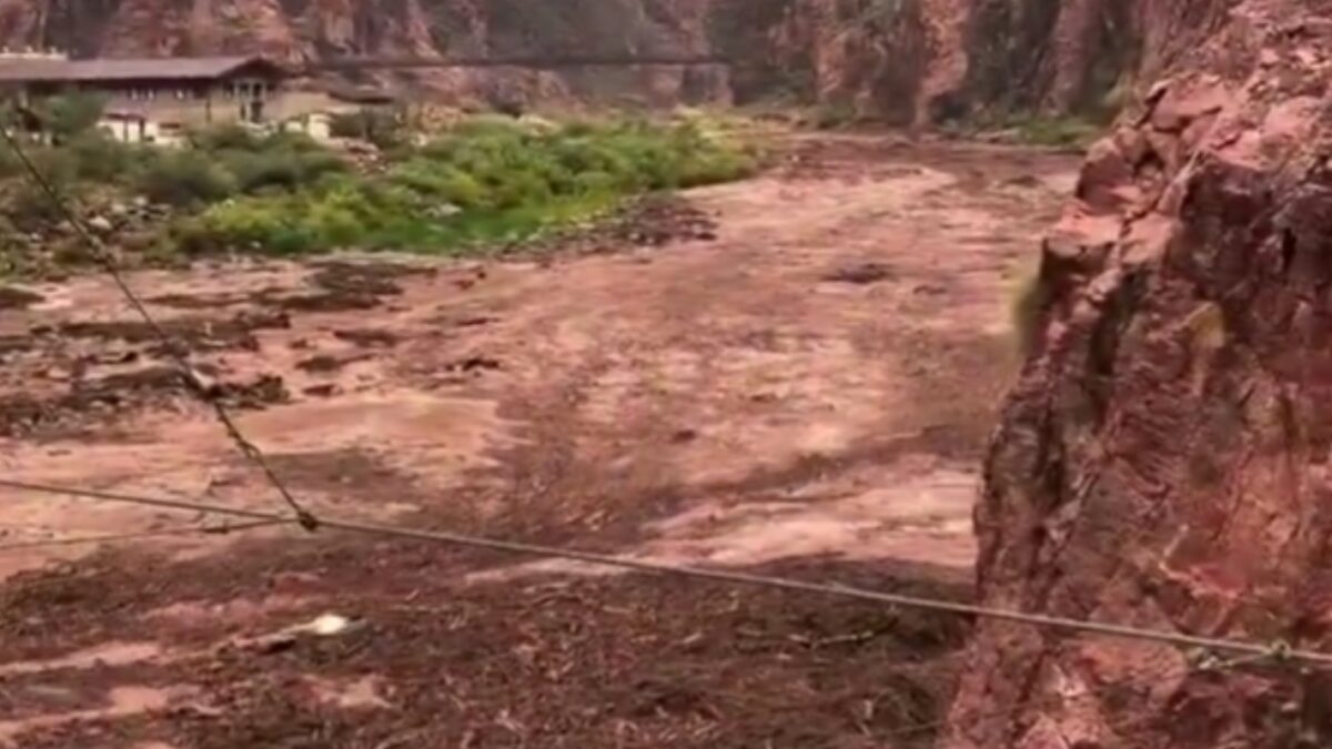 Ένας νεκρός και πάνω από 20 αγνοούμενοι μετά από ξαφνική πλημμύρα στο Γκραν Κάνιον