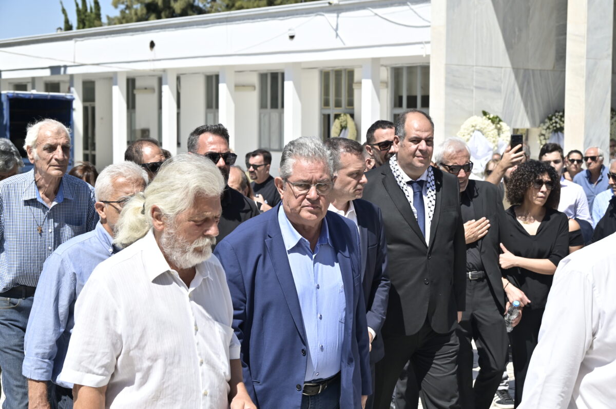 Χαλκιάς: Πλήθος κόσμου στο τελευταίο αντίο ΦΩΤΟ 10 O Δημήτρης Κουτσούμπας