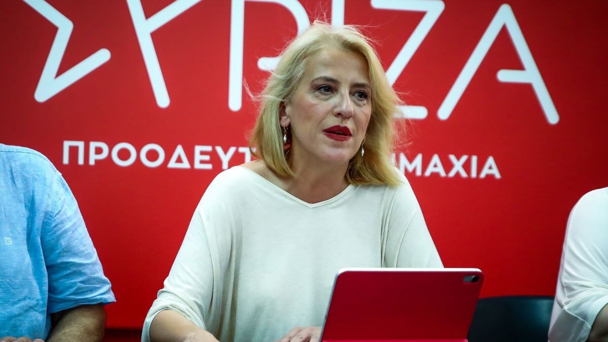 Η Ρένα Δούρου