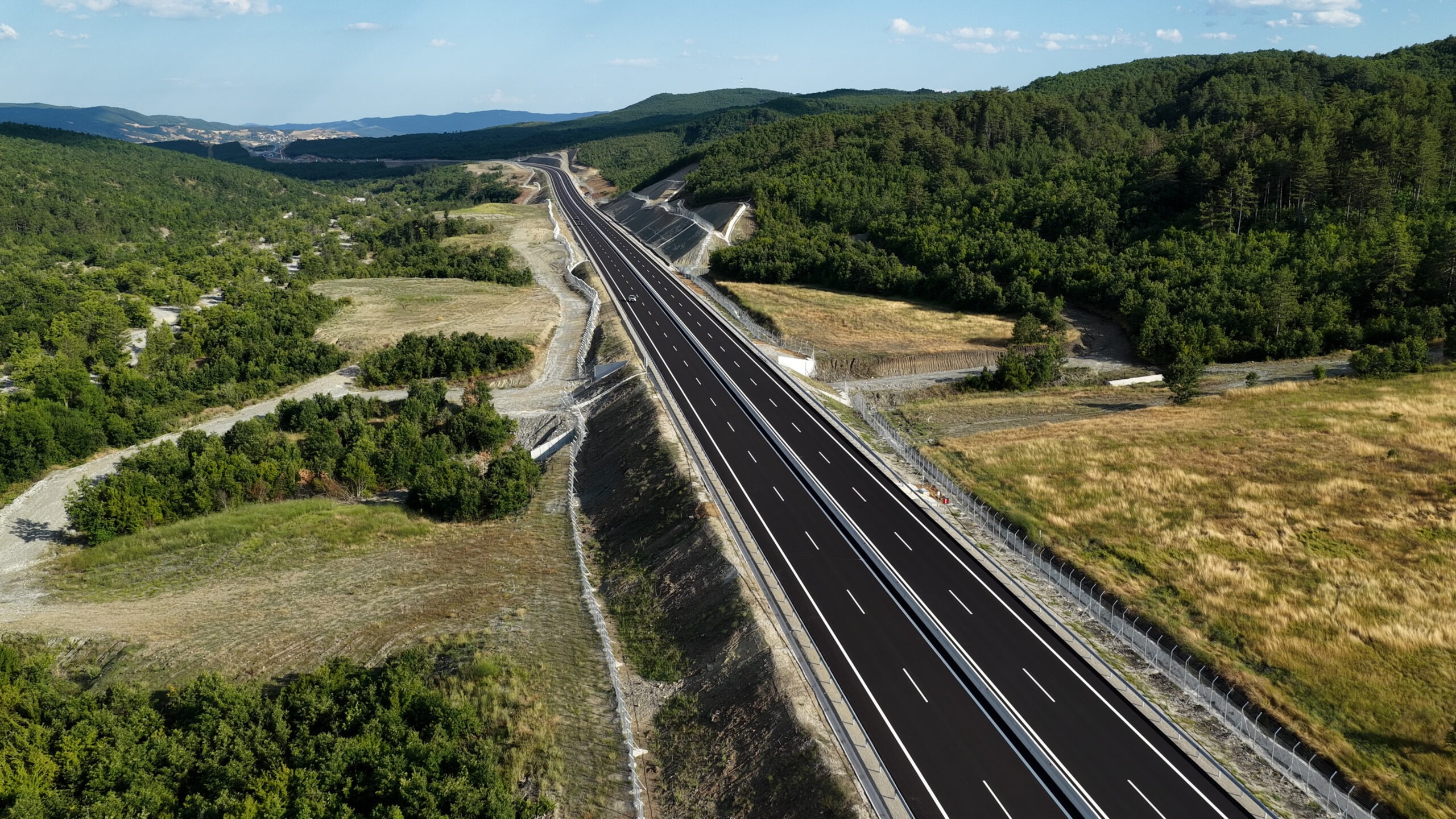 Η σεζόν ανοίγει με εγκαίνια   υπογραφές για το ΑΕΝΑΟΝ  ένα ακόμη deal κυοφορείται   και τουρκικά αιολικά;   η «χρυσή» ευκαιρία των τεχνικών επαγγελμάτων   απτόητα τα φωτοβολταϊκά λόγω Βουλγαρίας  Το νέο «χτύπημα» της Πλαστικά Κρήτης