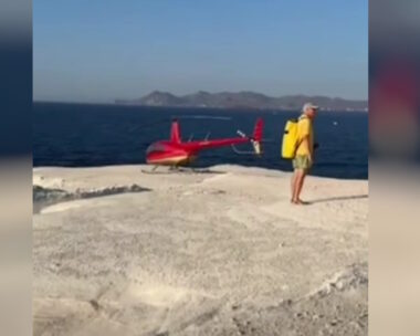 Μήλος: Μετέτρεψαν το Σαρακήνικο σε ελικοδρόμιο – «Πάρκαραν» το ελικόπτερο τους για να κάνουν μπάνιο