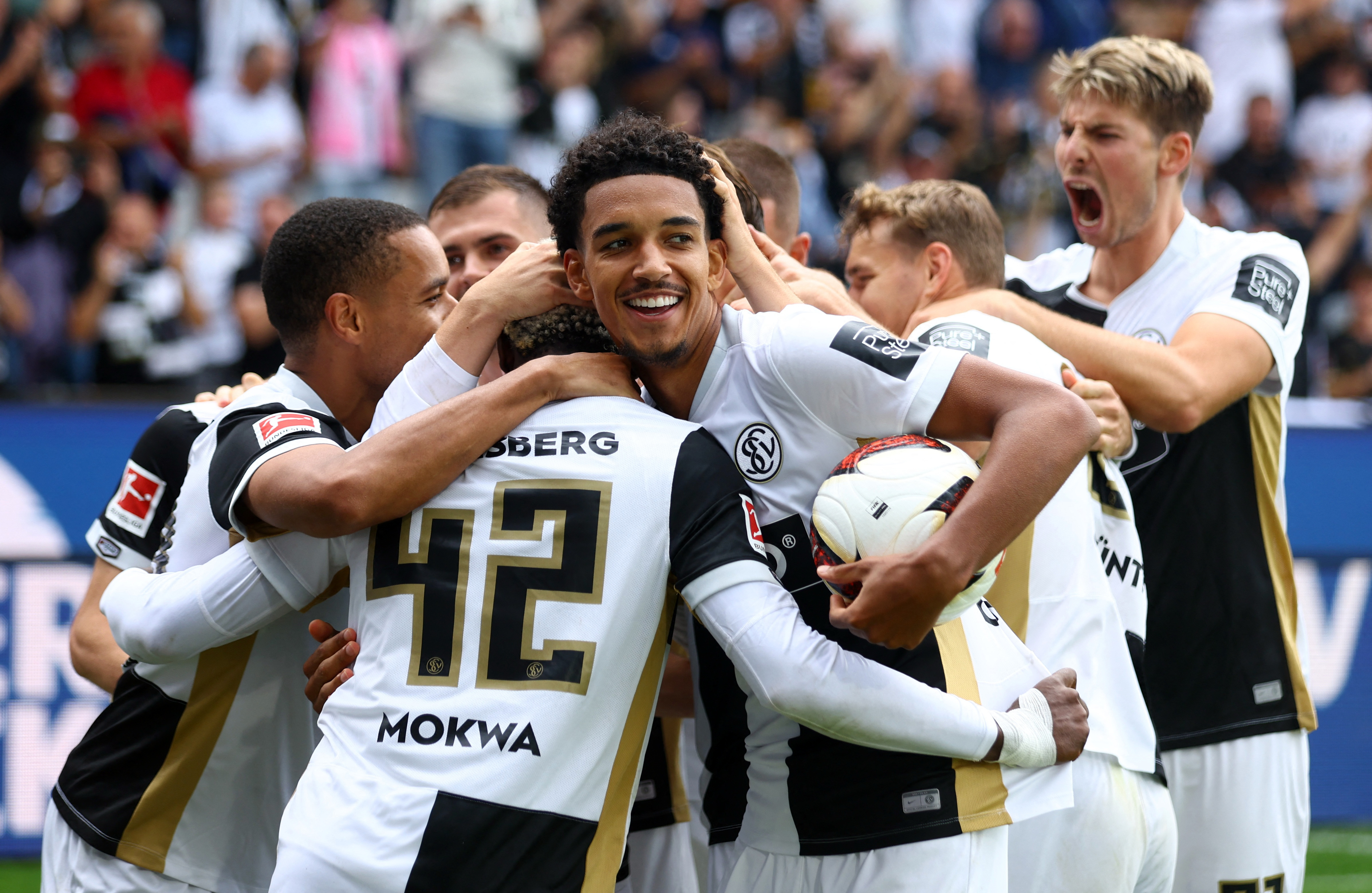 Bundesliga: Η Έλβερσμπεργκ έκανε την έκπληξη της πρεμιέρας με τη νίκη 3-2 επί της Μπάγερ Λεβερκούζεν