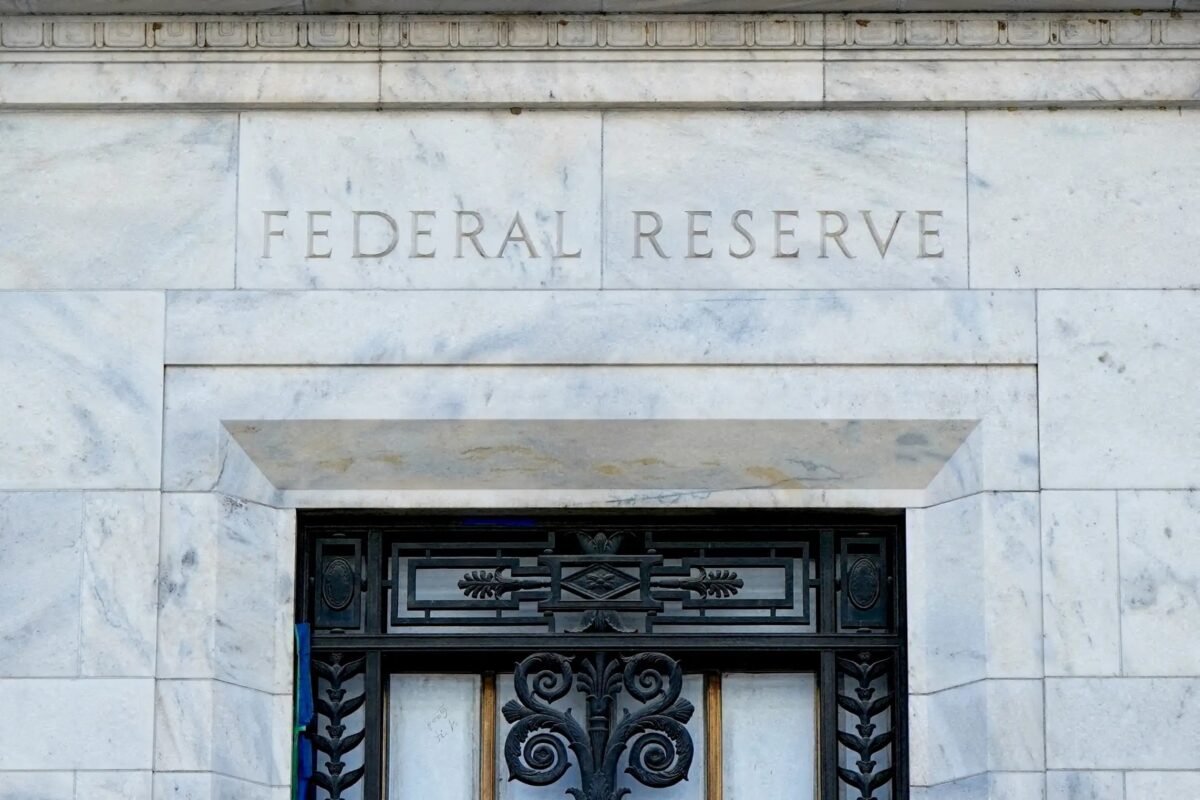 Η Fed δεν αποκλείει την αύξηση επιτοκίων αν συνεχιστούν οι πληθωριστικές πιέσεις