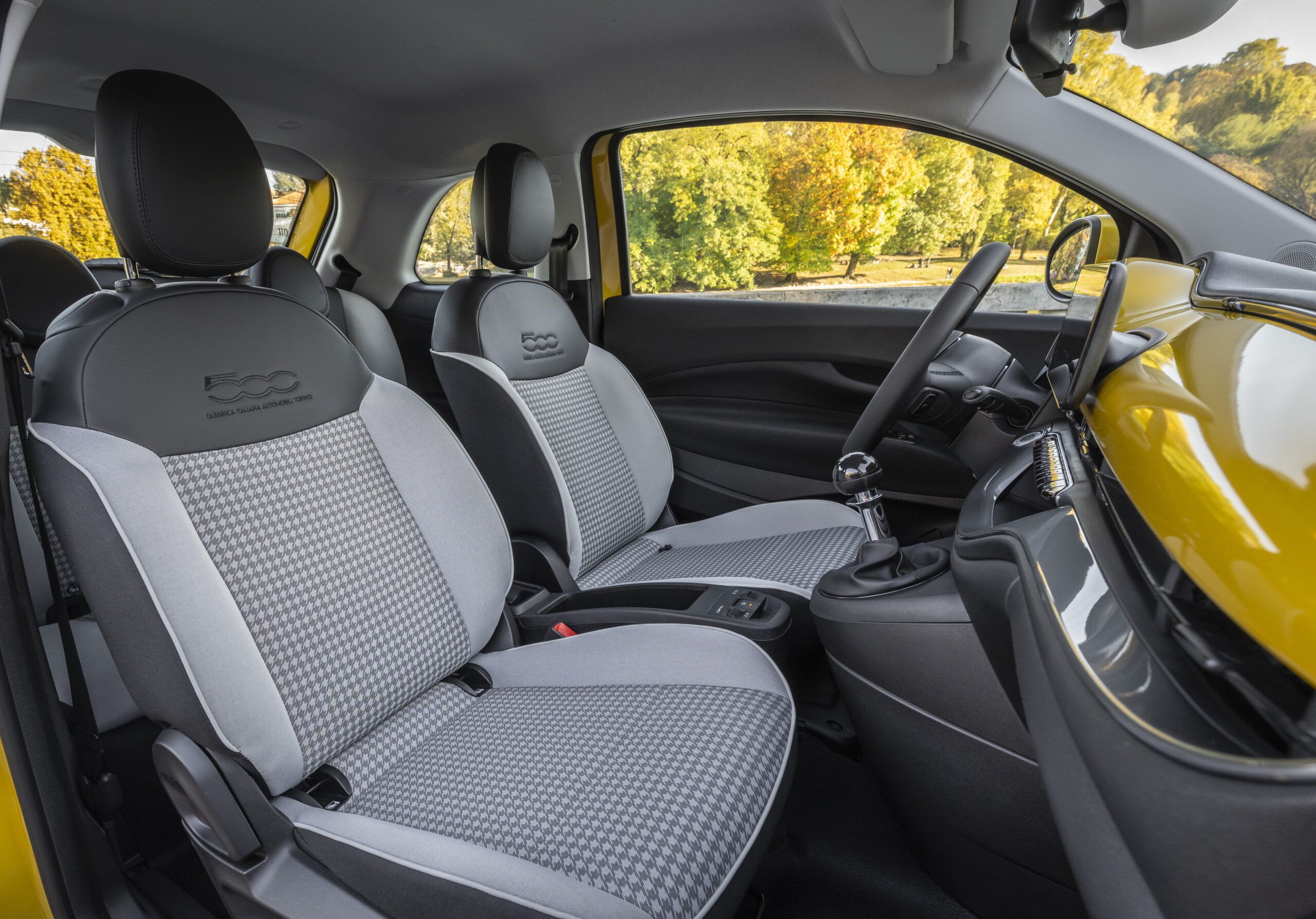 fiat-500-hybrid-interiors