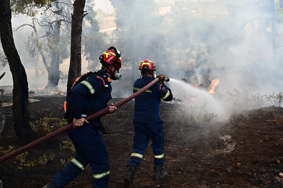 Φωτιά στην Ερμακιά Κοζάνης - Στη μάχη της κατάσβεσης και εναέρια μέσα