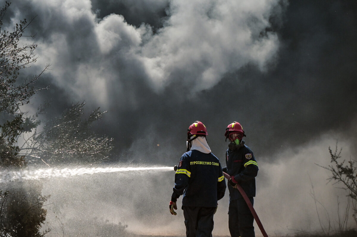 Φωτιά στο Κοκκινόχωμα Καβάλας: 4 αεροσκάφη και ένα ελικόπτερο στη μάχη με τις φλόγες - Ήχησε το 112
