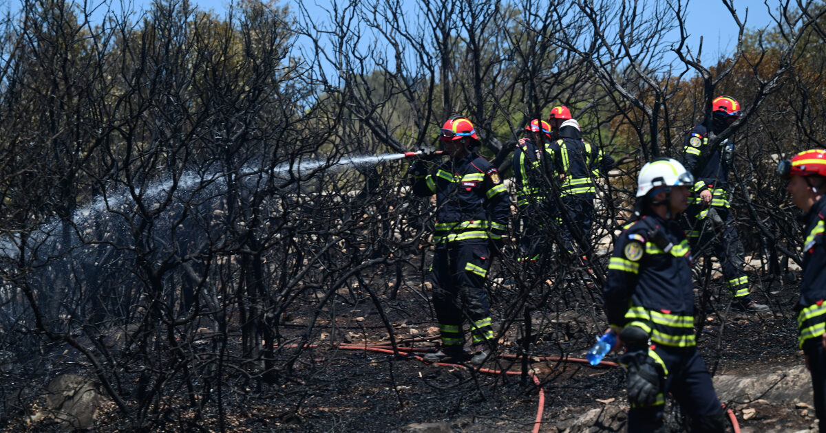 Φωτιά στο Κορωπί: Σηκώθηκαν και 2 εναέρια
