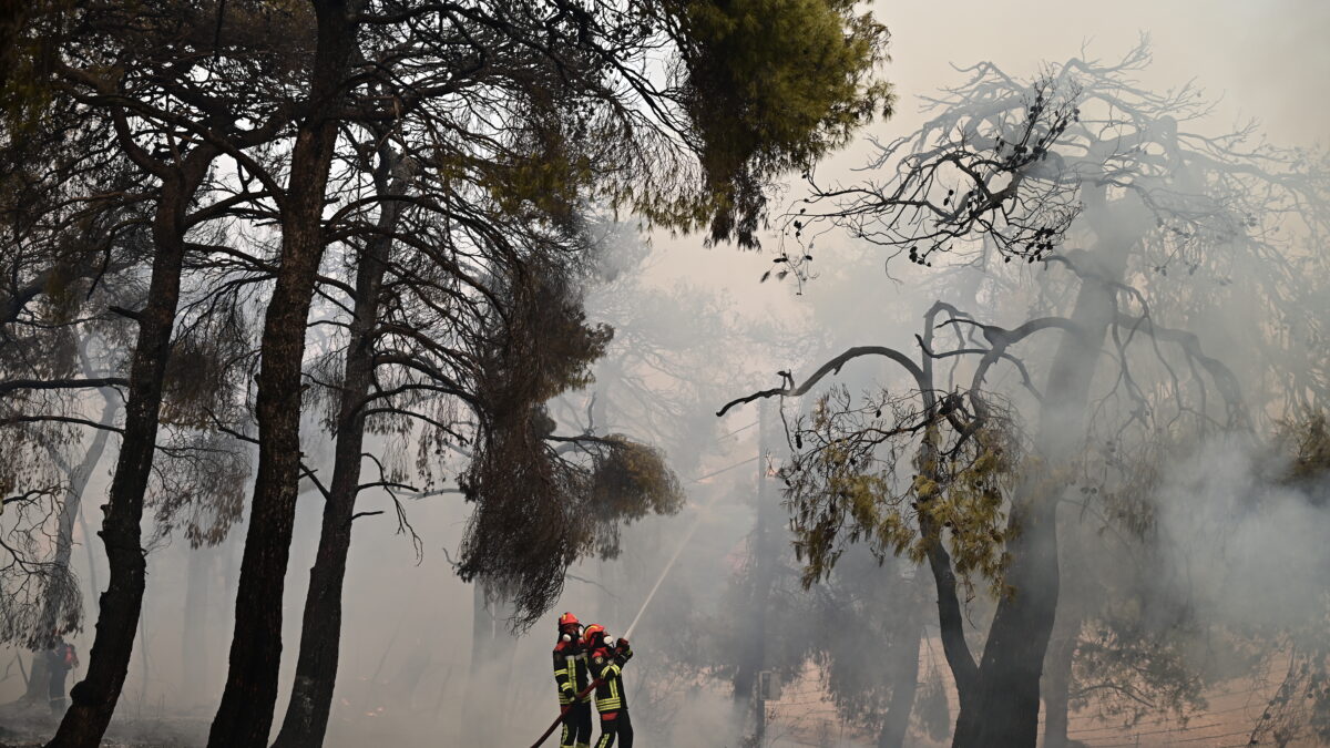 Για 4η ημέρα συνεχίζεται η μάχη με την μεγάλη πυρκαγιά που ξεκίνησε από την Βοιωτία και επεκτάθηκε και στην Αττική. Δευτέρα 3 Αυγούστου 2026 (ΜΙΧΑΛΗΣ ΚΑΡΑΓΙΑΝΝΗΣ / EUROKINISSI)